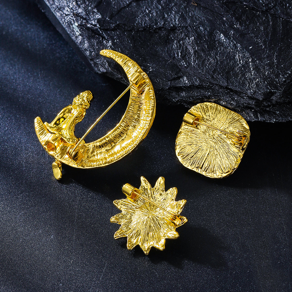 Exquisite Cute Wild Card Pack Small Brooch