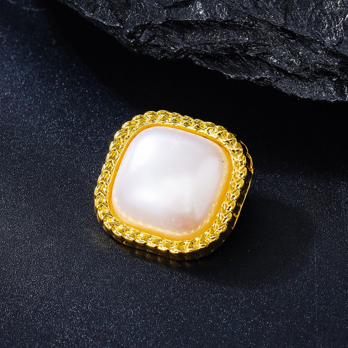 Exquisite Cute Wild Card Pack Small Brooch
